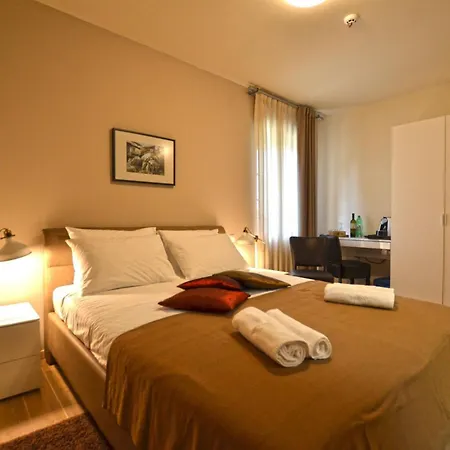 Pensión Tranquil Getaway With Shared Pool In 3*