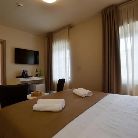Tranquil Getaway With Shared Pool In 3*