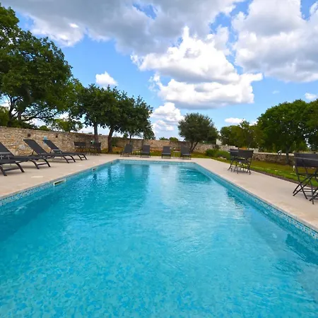 Tranquil Getaway With Shared Pool In Bale
