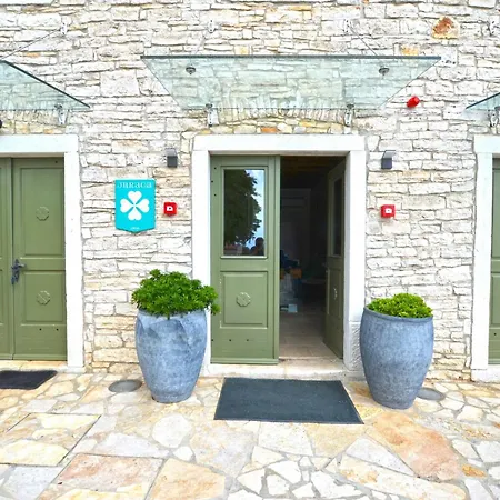Guest house Tranquil Getaway With Shared Pool In